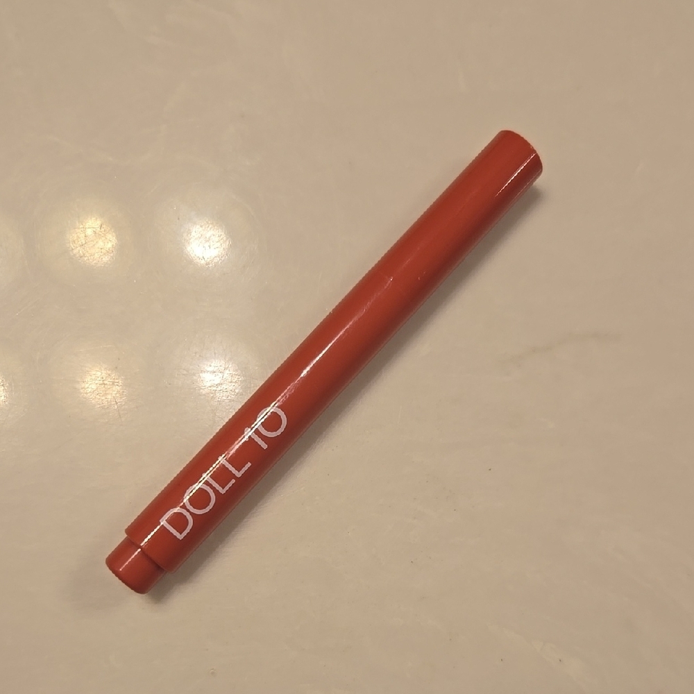 Doll 10 Lip Liner in Juicy Cherry